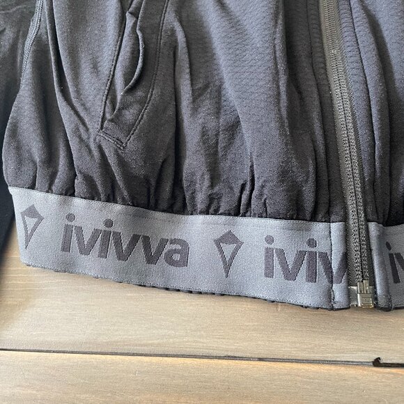 Reversible zip up athletic sweater by Ivivva size 12 -black and white - Picture 4 of 14